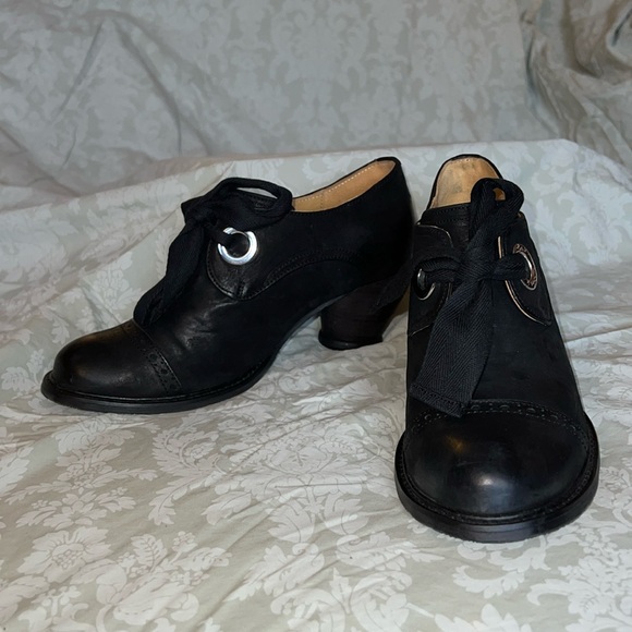 FLUEVOG EAST END TEMPLETON BLACK Single Eyelet Lace-Up Heeled Shoes - LIKE NEW - Picture 15 of 15